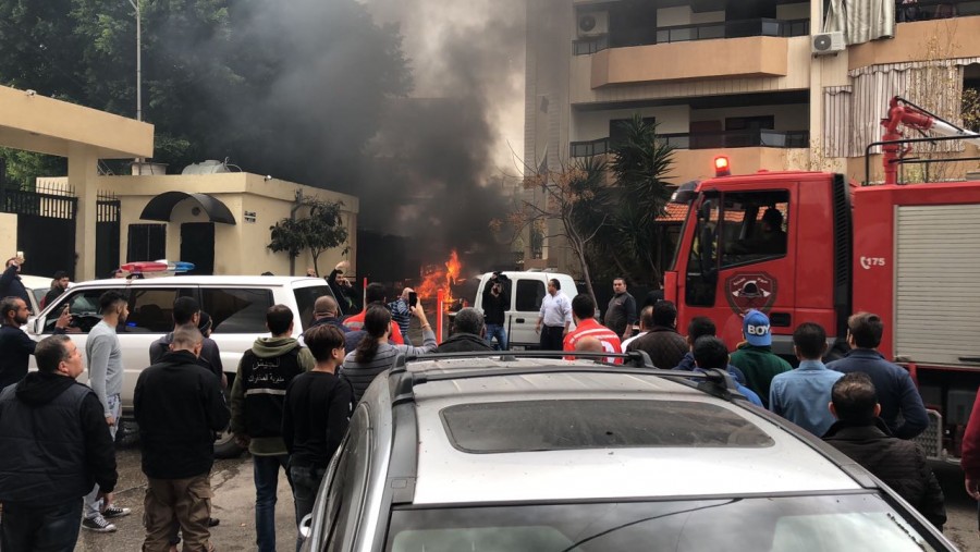 (محدث) انفجار سيارة مفخخة في صيدا جنوبي لبنان وحماس تتهم اسرائيل