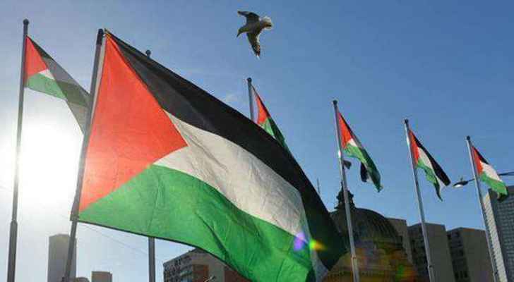إحياء الذكرى 44 ليوم الأرض برفع العلم الفلسطيني فوق المنازل