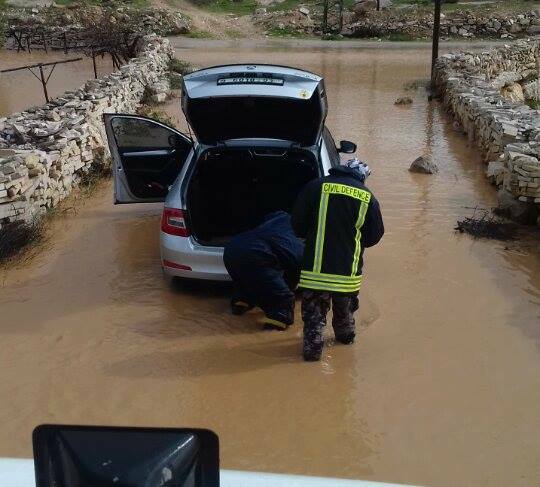 الدفاع المدني يتعامل مع 305 حادث إطفاء وإنقاذ خلال أسبوع