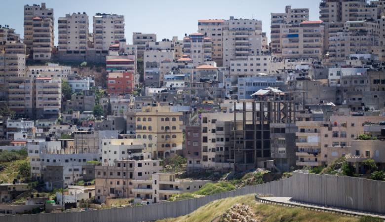 الاحتلال ينشر قواته في ضواحي القدس خلف الجدار قريبا