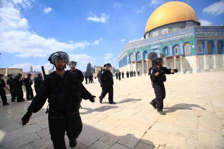 شرطة الاحتلال تعتقل شابا من المسجد الأقصى