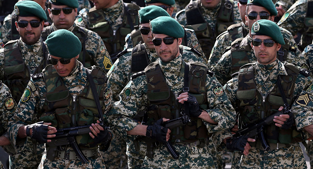 الجيش الإيراني يبدي استعداده لـمواجهة من غررت بهم الولايات المتحدة