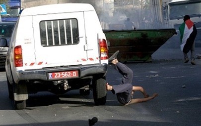 نجاة طالب من محاولة دهس من سيارة عسكرية تابعة للإحتلال في جنين