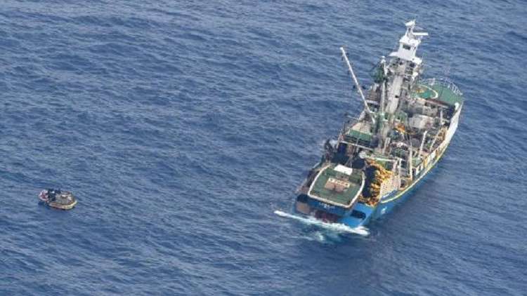 الكشف عن مصير العبارة المفقودة في المحيط الهادئ بعد إنقاذ 7 من ركابها