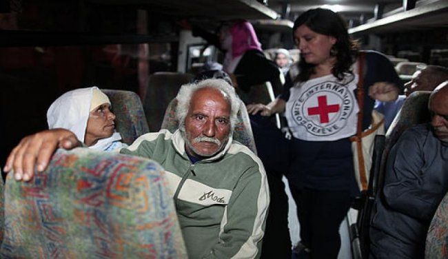 26 من أهالي أسرى غزة يزورون أبناءهم بـ”رامون”