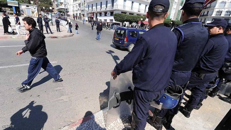 الجزائر.. توقيف 56 متهما بجرائم قتل في شهر واحد