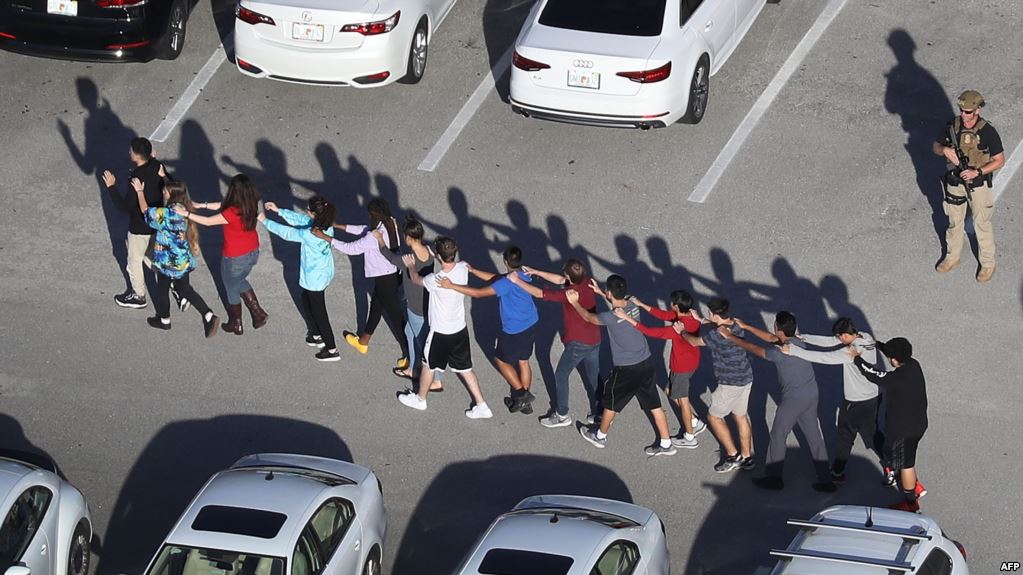 17 قتيلا بإطلاق نار في مدرسة في ولاية فلوريدا