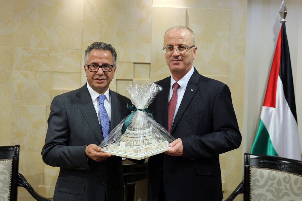 الحمد الله يستقبل السفير الأردني لمناسبة انتهاء مهامه الرسمية