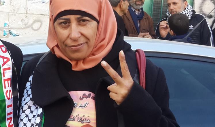 الحكم على والدة الشهيد شماسنة وابنتها بالسجن 40 يوما وغرامة مالية