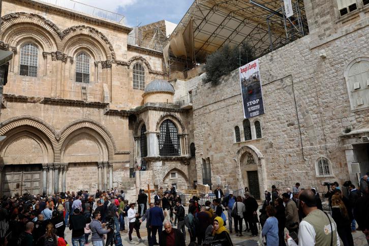“اللجنة العليا لشؤون الكنائس” تؤكد دعمها لموقف الكنائس في القدس