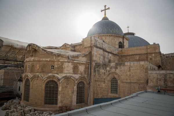الاحتفالات تعم أحياء القدس عقب تراجع الاحتلال عن قراره بشأن الكنائس