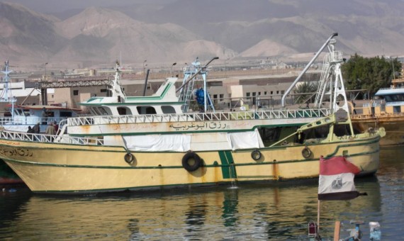 السودان يحتجز مركب صيد مصري