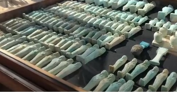 مصر: اكتشاف 8 مقابر من عصر “الدولة الحديثة” تضم عشرات التوابيت واكثر من ألف تمثال