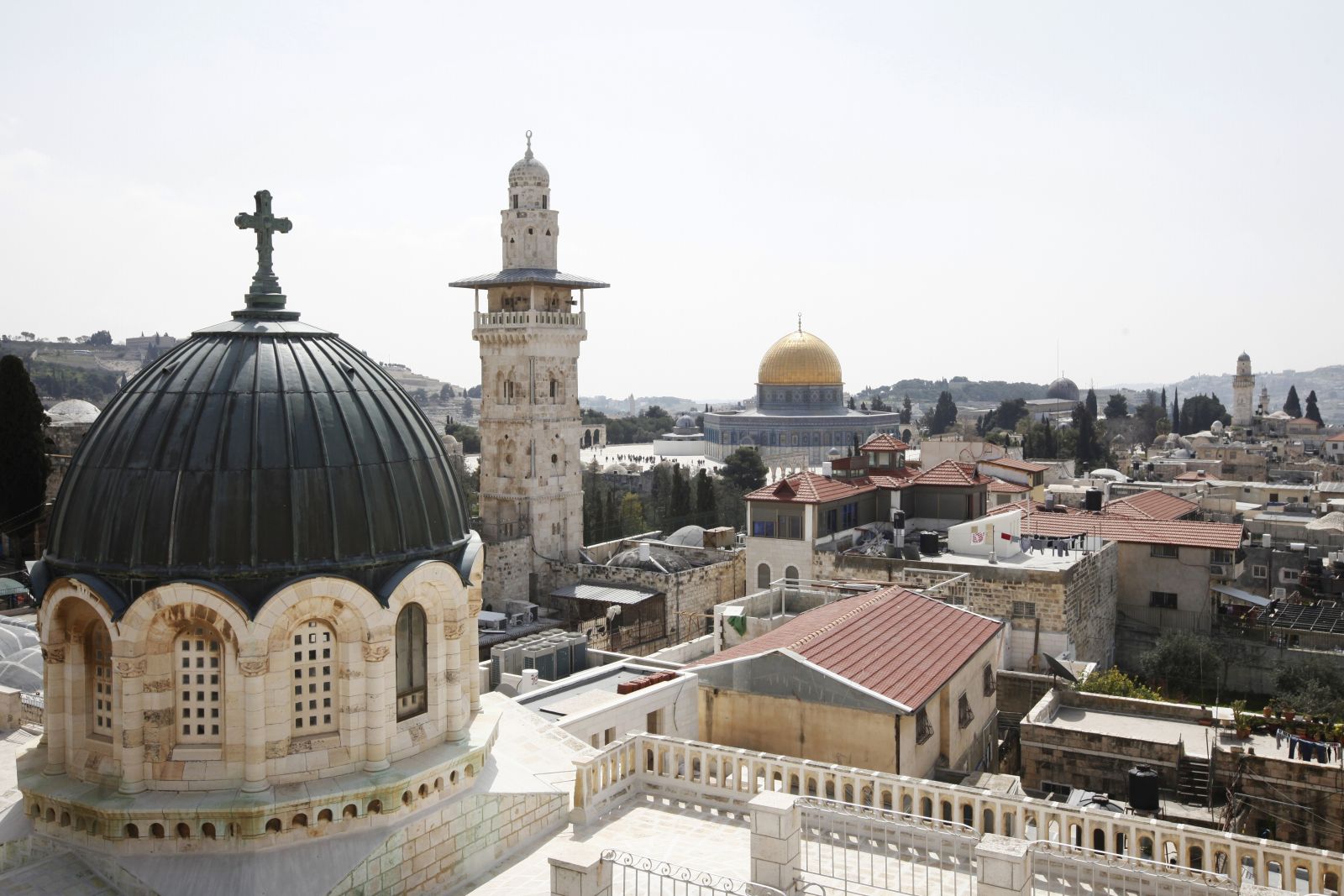 اللجنة الرئاسية لشؤون الكنائس تطالب كنائس العالم بإدانة انتهاكات الاحتلال بحق المسجد الأقصى