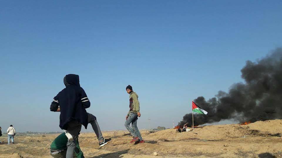 استشهاد طفل وإصابة 220 مواطنا بالرصاص والاختناق شرق قطاع غزة