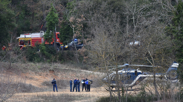French gendarmes (R) and firefighters (L) work at the site of an accident near Carces lake, about 50 kilometres (30 miles) northwest of the resort of Saint-Tropez, on February 2, 2018, after two army helicopters crashed into each other.
"The helicopters collided. There were three army personnel in one and two in the other. All are dead," police said in the nearby town of Brignoles, adding that one body had still to be recovered from the wreckage. The Var region prefecture said the helicopters from the army's light aviation division were from a school based at Cannet-des-Maures. / AFP PHOTO / Anne-Christine POUJOULAT
