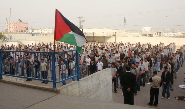 وزير التربية يقرر إعادة 260 موظفاً إلى عملهم في غزة