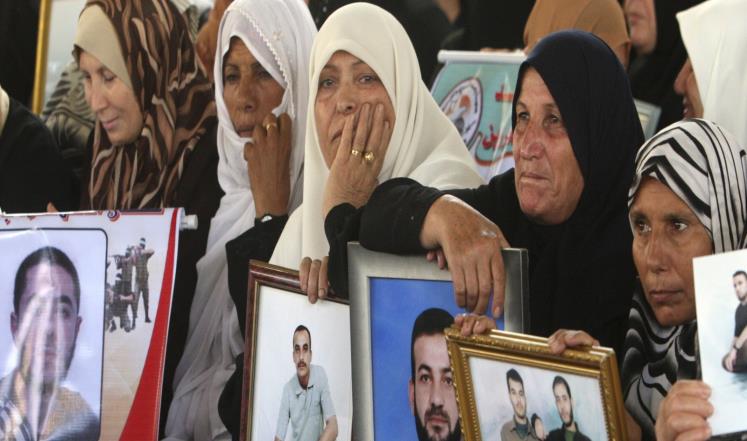 الاحتلال يحتجز اهالي الاسرى في نفحة