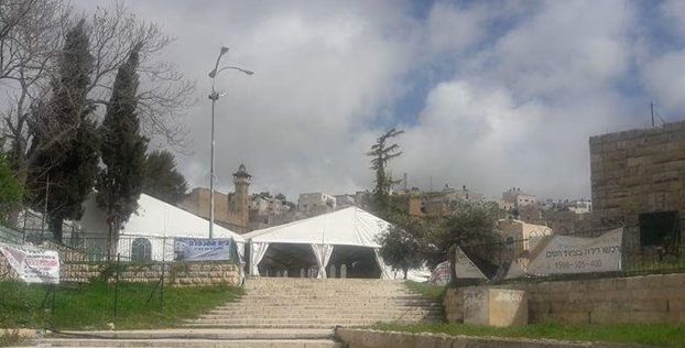 الحكومة تدين نصب المستوطنين خياما في ساحة الحرم الإبراهيمي