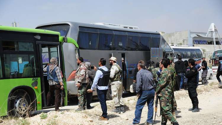 الدفعة الثانية من مسلحي جنوب الغوطة الشرقية تخرج إلى إدلب