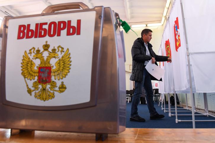 الروس يبدأون الإدلاء بأصواتهم في انتخابات الرئاسة