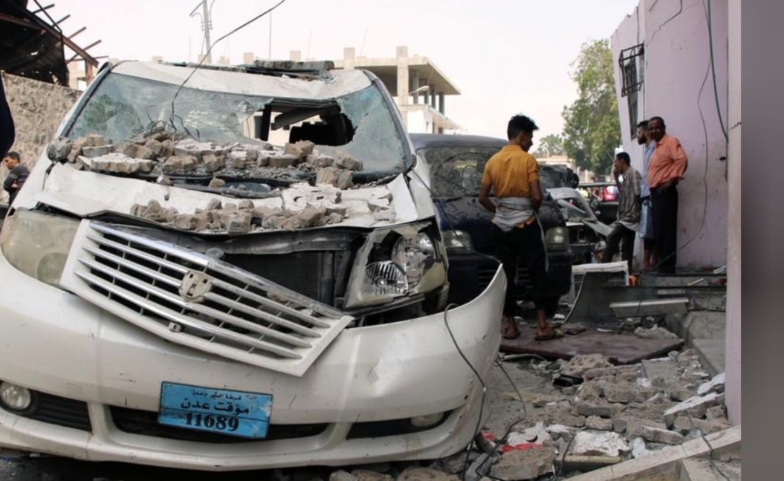 مقتل 7 أشخاص في تفجير سيارة ملغومة عند مطبخ ميداني عسكري في عدن