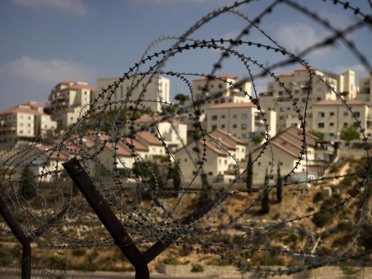 حكم قضائي إسرائيلي للمستوطنين بامتلاك مئات الدونمات في الخليل