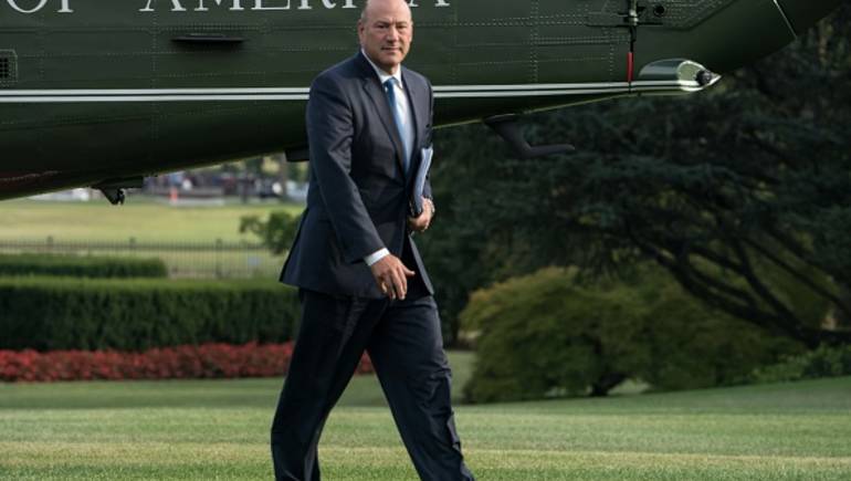 White House economic advisor Gary Cohn walks to the White House in Washington, DC, on August 30, 2017 upon return from Springfield, Missouri, where US President Donald Trump spoke about tax reform. / AFP PHOTO / NICHOLAS KAMM (Photo credit should read NICHOLAS KAMM/AFP/Getty Images)