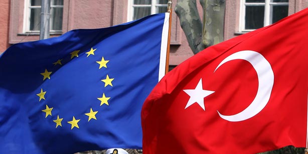 الاتحاد الأوروبي يصادق على دفع 3 مليارات يورو إلى تركيا