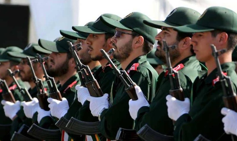 الحرس الثوري الإيراني يحذر أمريكا من تداعيات ضرباتها في سوريا