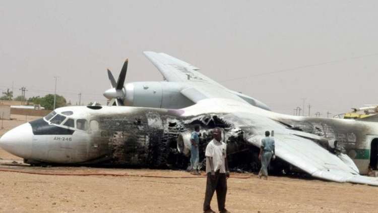 مقتل 3 أشخاص بتحطم طائرة عسكرية ليبية عند حقل الشرارة النفطي
