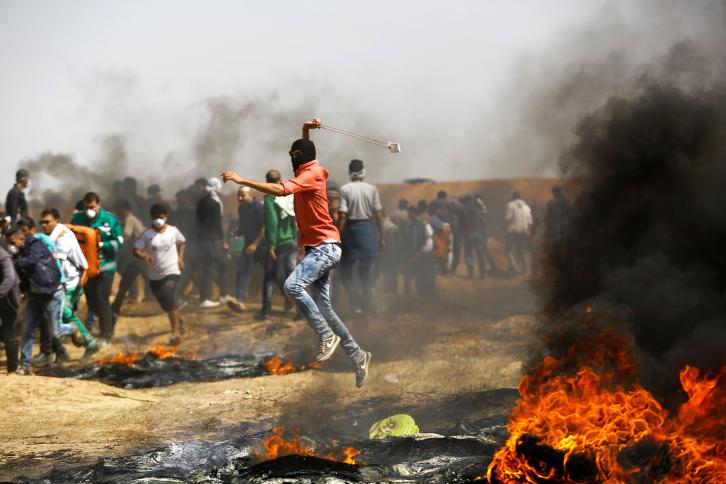 استشهاد مواطن متأثرا بجراحه والاحتلال يشن غارة على غزة