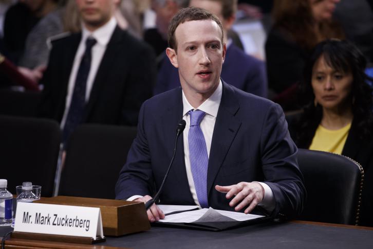 زوكربرغ يعتذر أمام الكونغرس عن أخطاء “فيسبوك”