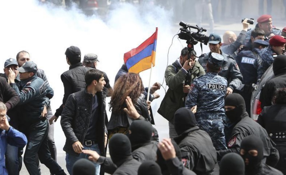 استقالة رئيس وزراء أرمينيا بعد احتجاجات عمت البلاد