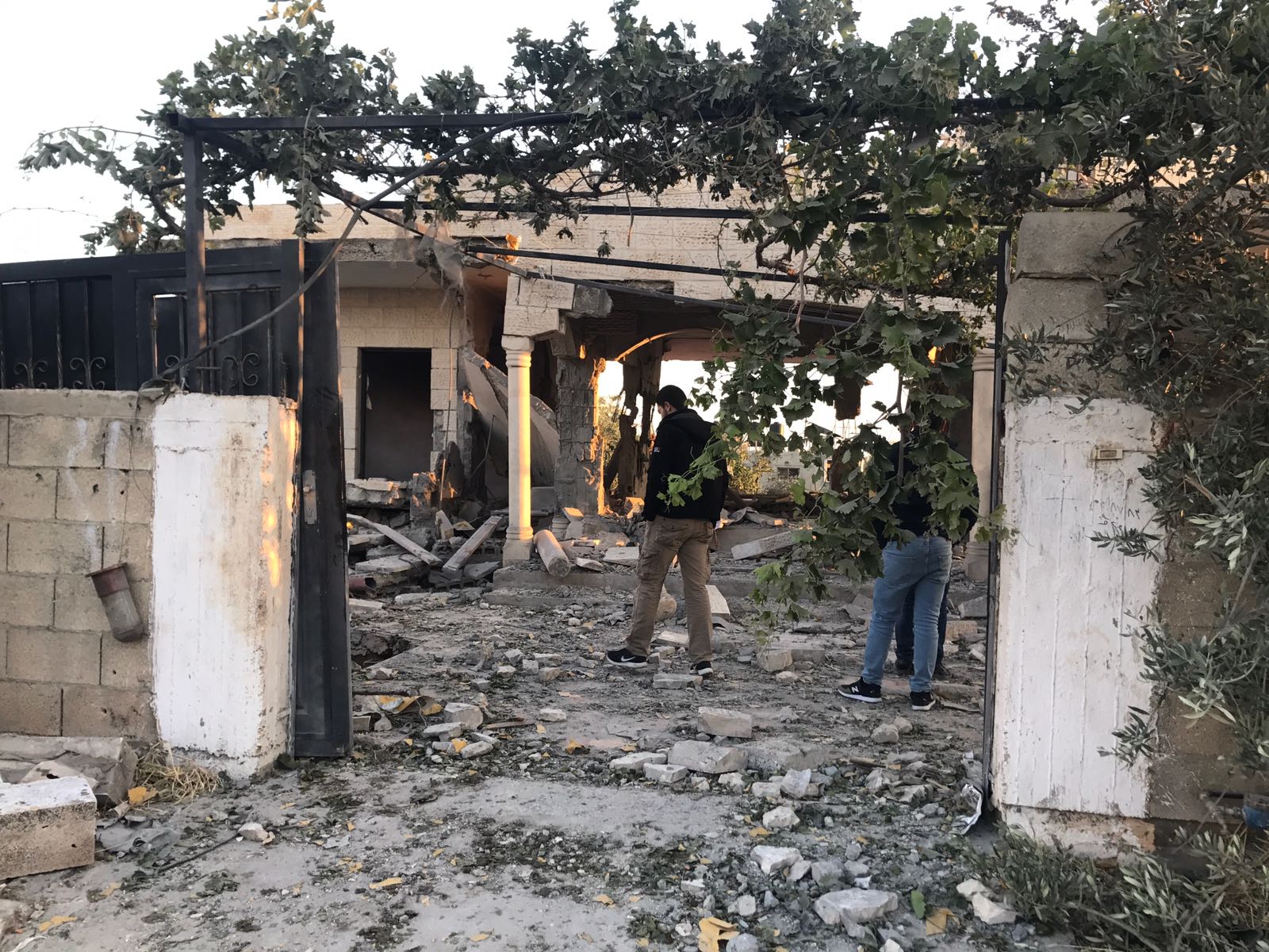 صور| الاحتلال يفجر منزل الأسير أحمد القنبع في جنين