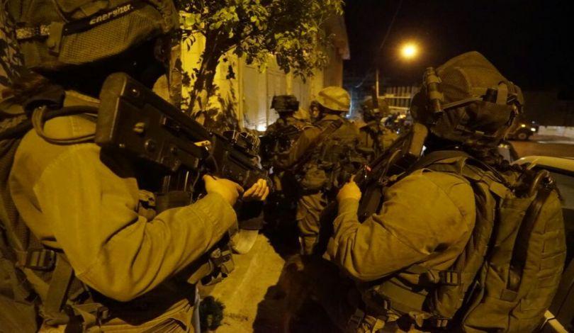 الاحتلال يعتقل ثمانية مواطنين في الضفة الغربية فجر اليوم