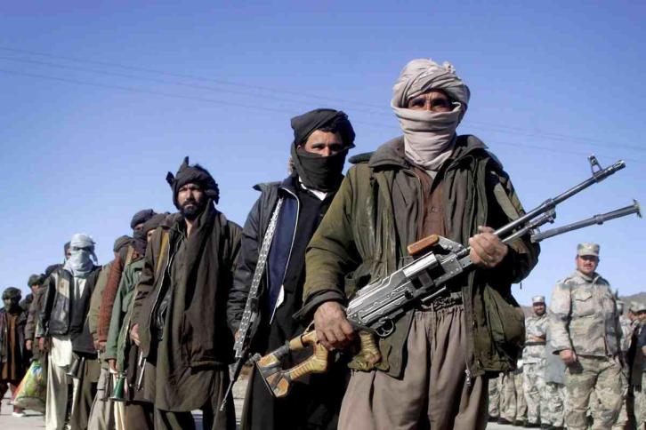 عشرات القتلى في هجوم لطالبان على مدينة أفغانية