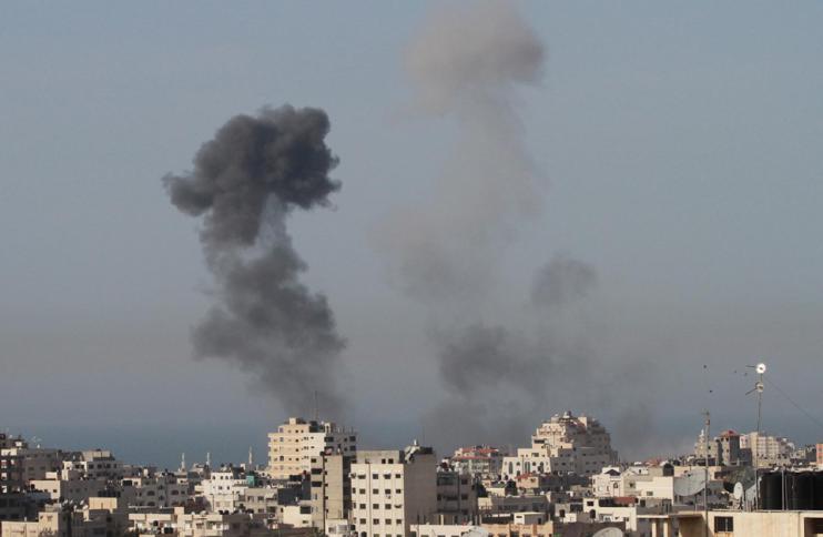 الطيران الحربي الاسرائيلي يقصف غزة