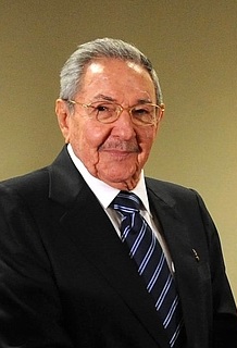 الرئيس يمنح الزعيم الكوبي الكبير راؤول كاسترو القلادة الكبرى لدولة فلسطين