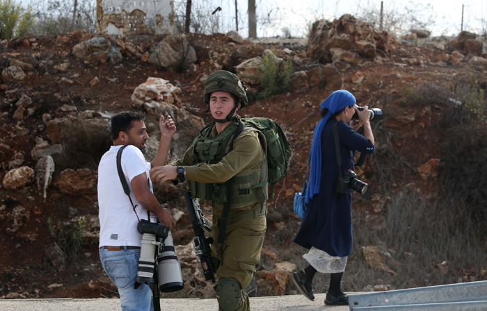 اللجنة الوزارية الإسرائيلية: مناقشة اقتراح قانون يمنع تصوير جنود الاحتلال الأحد المقبل