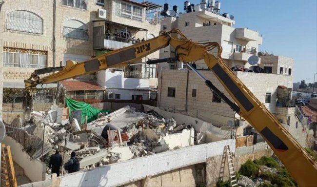 القدس: الاحتلال يهدم ويجرف مشاتل ومنشآت في حزما