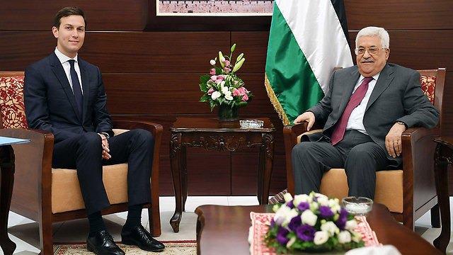 الرئيس محمود عباس رفض عرضاً أميركياً للقاء كوشنير في حضور عربي