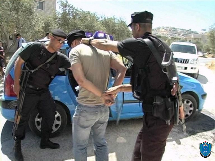 الشرطة تلقي القبض على تاجر مخدرات في رام الله