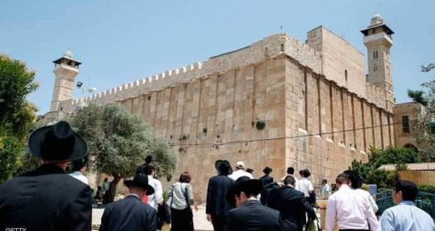 مئات المستوطنين يقتحمون الحرم الإبراهيمي في الخليل