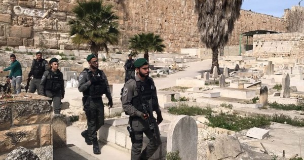 شرطة الاحتلال تقتحم مصلى باب الرحمة في الأقصى