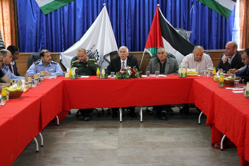 اللجنة الامنية العليا تعقد اجتماعها في يطا