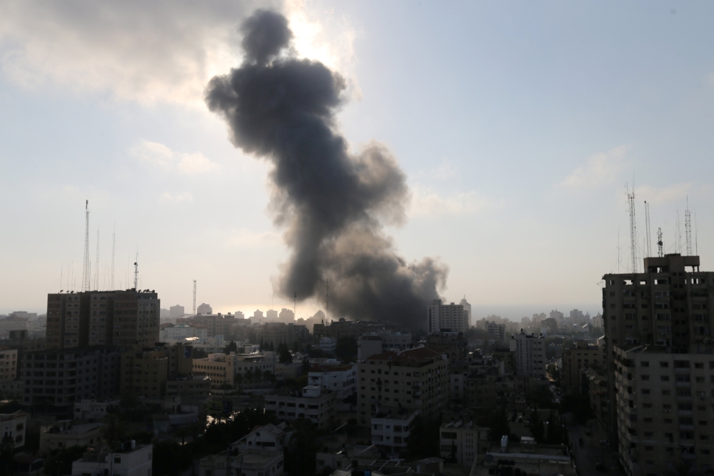 Smoke rises following an Israeli strike on a building in Gaza City July 14, 2018. REUTERS/Ibraheem Abu Mustafa