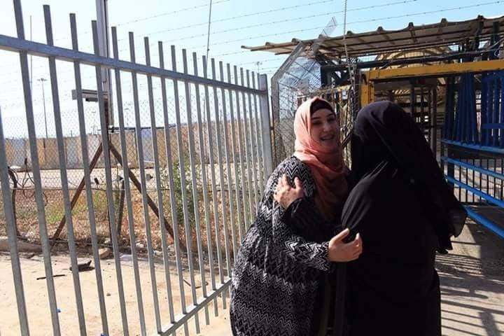 بالصور : الاحتلال يفرج عن الاسيرة ياسمين أبو سرور من مخيم عايدة