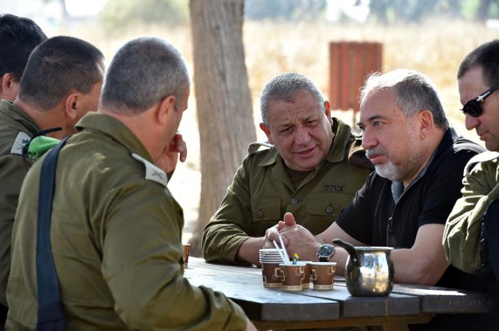 صحيفة إسرائيلية: خلافات حادة ما بين ليبرمان والجيش