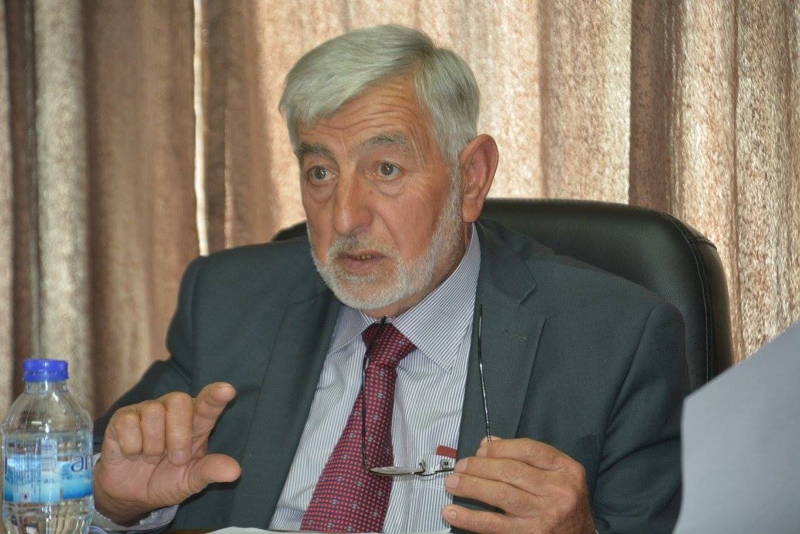 الاحتلال يحتجز وزير الزراعة شرق رام الله